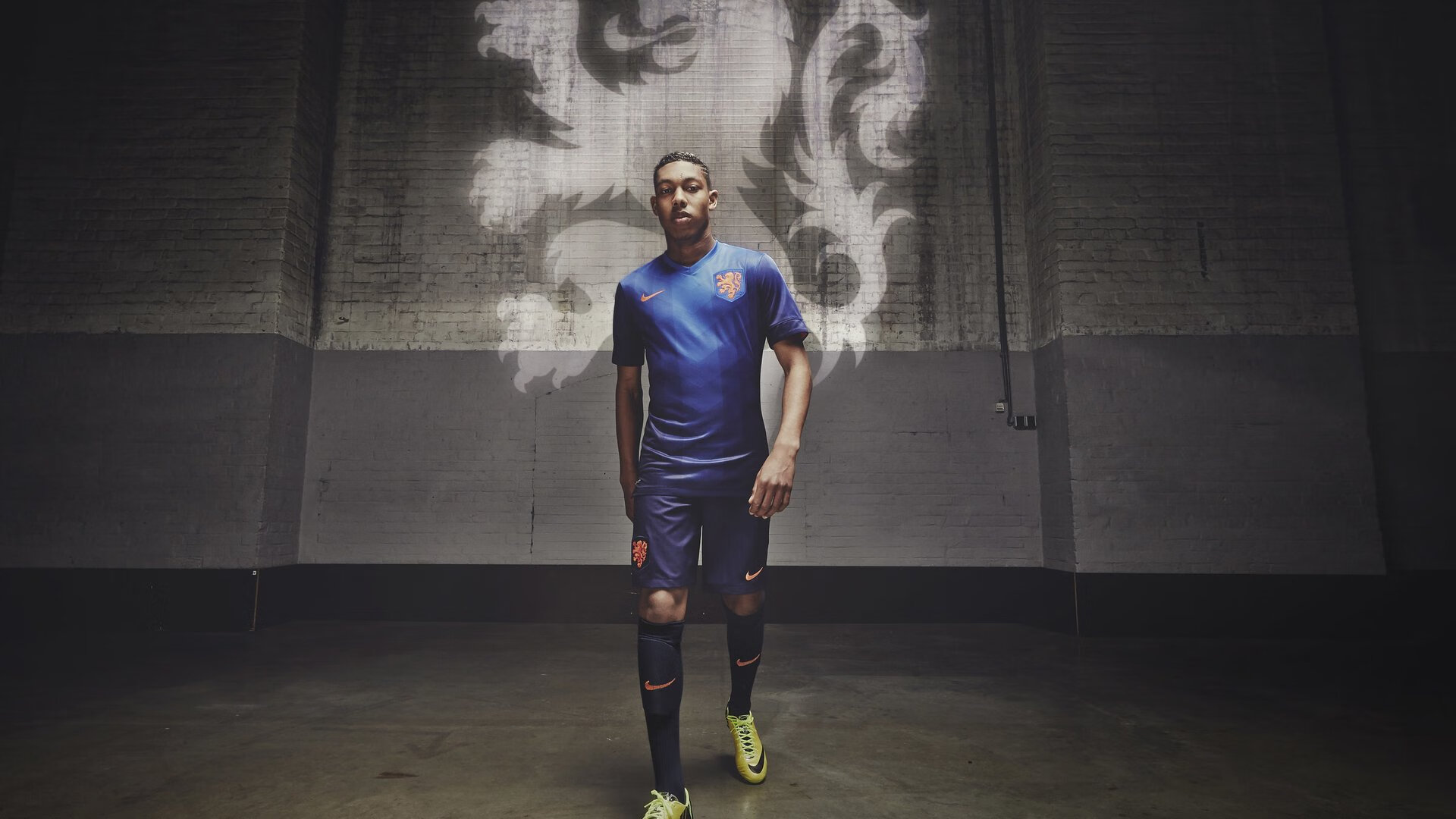 豪门对决：战术、人员、心理全方位解析，豪门对照组绝不认输免费阅读